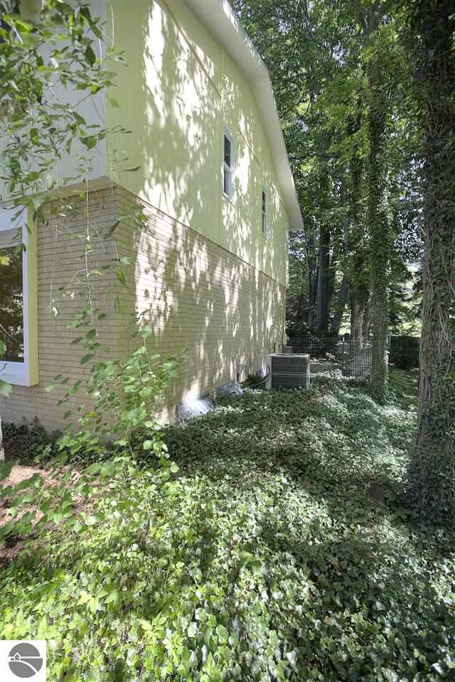 618 Bloomfield Road Traverse City, MI 49686 - Photo 30 of 32 1776517-29.JPG