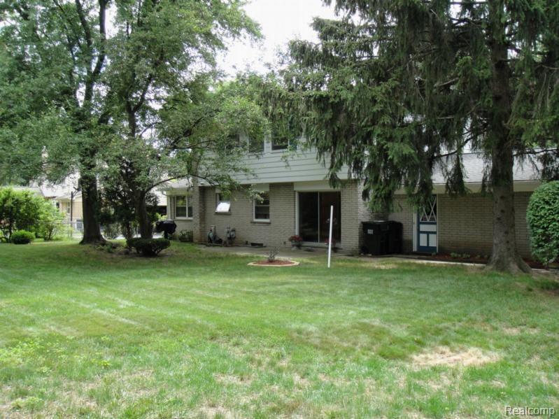 868 Cobblestone Drive Rochester, MI 48309 - Photo 24 of 24 Rear Exterior View