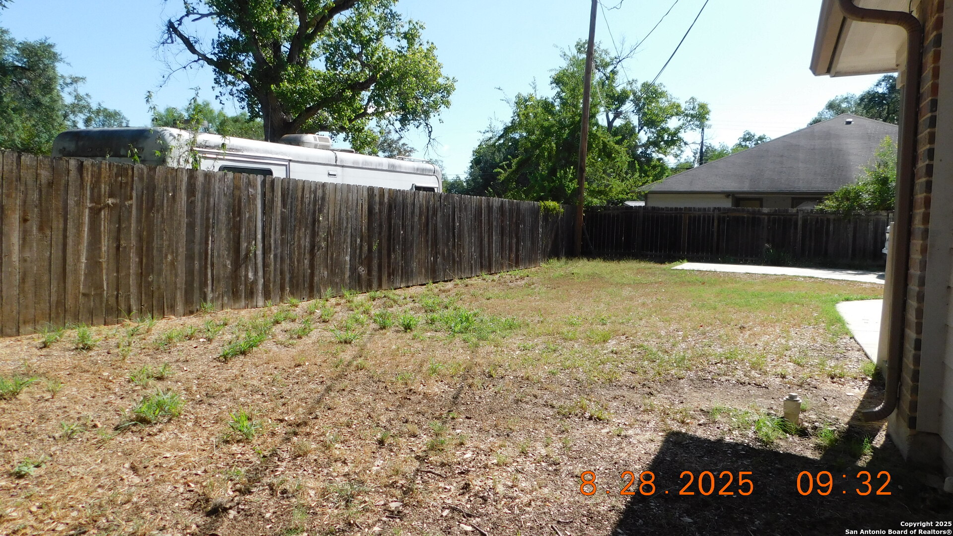 1411 Martin Street Pleasanton, TX 78064 - Photo 7 of 7 a view of small yard
