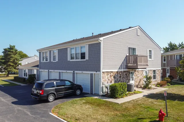 $2,290 | 278 Nantucket Harbor, Schaumburg, IL 60193