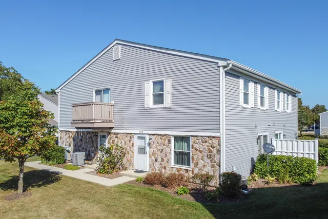 $2,290 | 278 Nantucket Harbor, Schaumburg, IL 60193