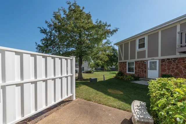 $2,290 | 278 Nantucket Harbor, Schaumburg, IL 60193