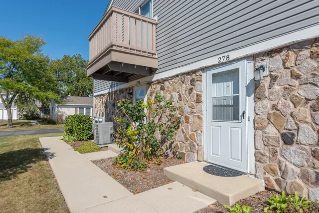 $2,290 | 278 Nantucket Harbor, Schaumburg, IL 60193