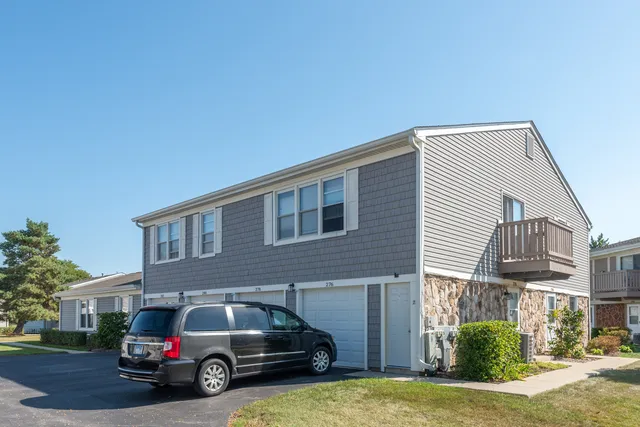 $2,290 | 278 Nantucket Harbor, Schaumburg, IL 60193