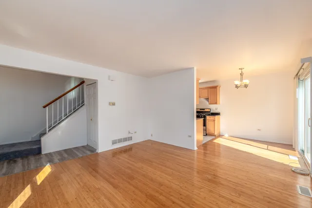 $2,290 | 278 Nantucket Harbor, Schaumburg, IL 60193