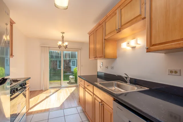 $2,290 | 278 Nantucket Harbor, Schaumburg, IL 60193