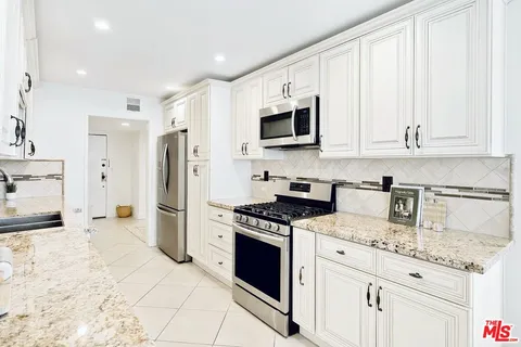 $949,000 | 1215 Brockton Avenue, Unit 203, Los Angeles, CA 90025