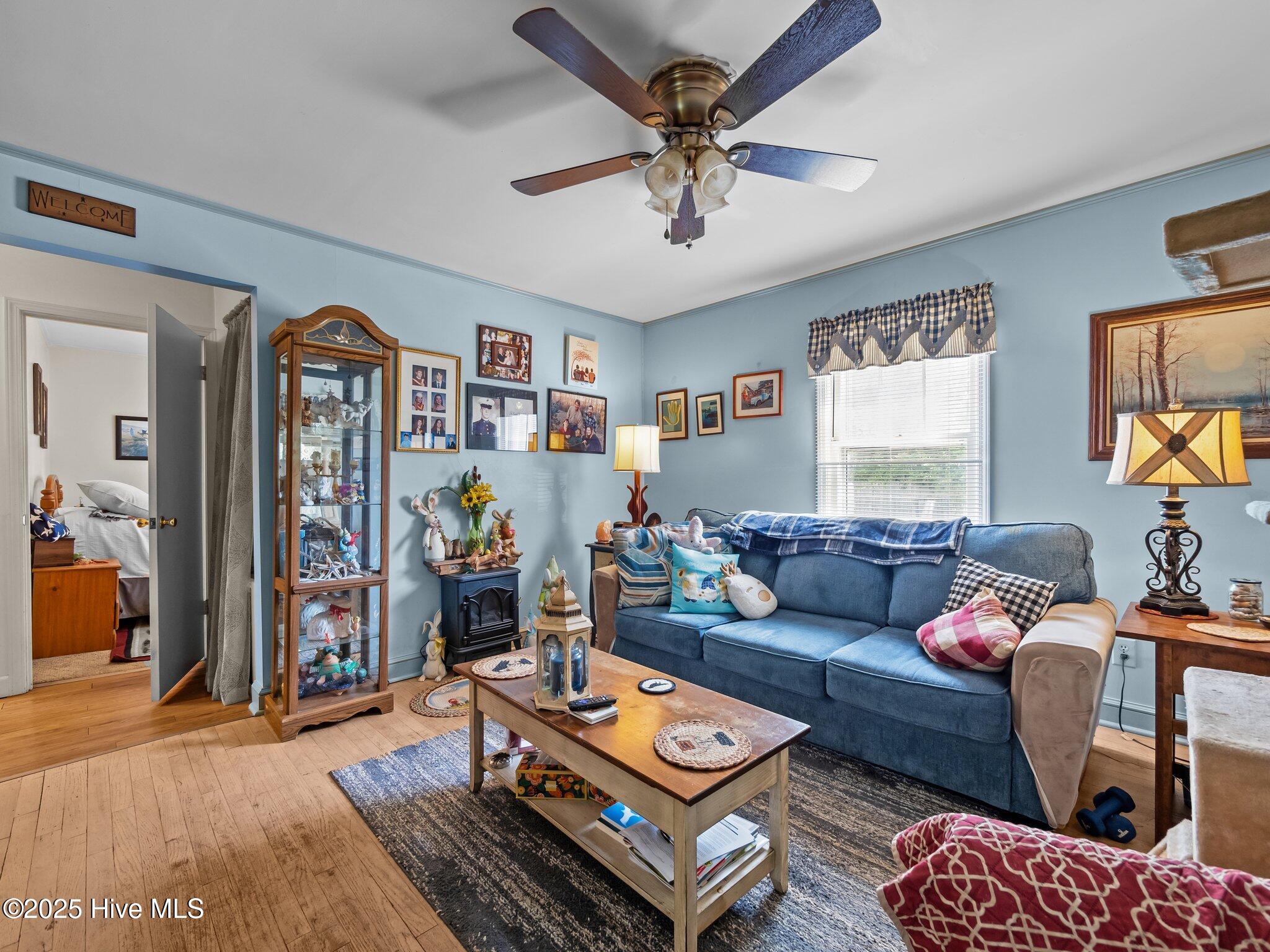 297 Community Road Newport, NC 28570 - Photo 8 of 40 Living room