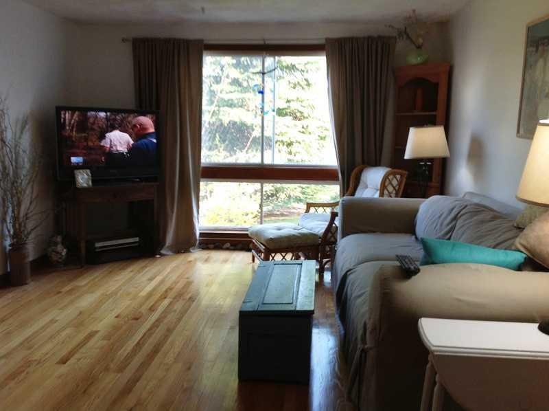 22 Black Point Road, Unit 2E Scarborough, ME 04074 - Photo 8 of 27 Living Room.