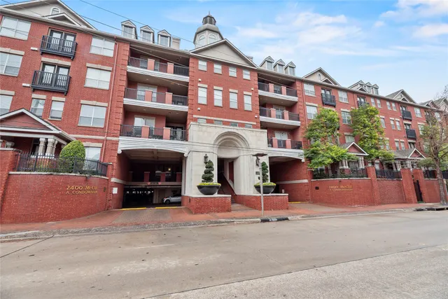$2,000 | 2400 McCue Road, Unit 206, Houston, TX 77056