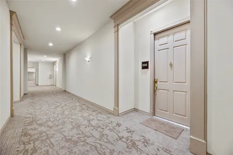 $2,000 | 2400 McCue Road, Unit 206, Houston, TX 77056