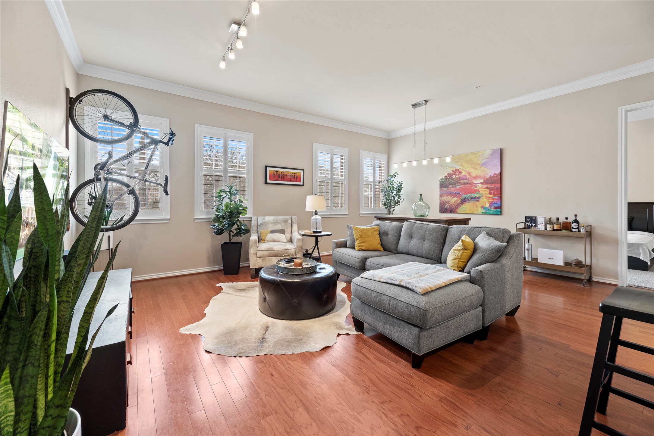 2400 McCue Road, Unit 206 Houston, TX 77056 - Photo 3 of 17 You are going to love the open feel this home has. Kitchen, breakfast area and living room flow together easily.