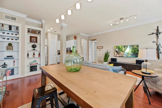 $2,000 | 2400 McCue Road, Unit 206, Houston, TX 77056