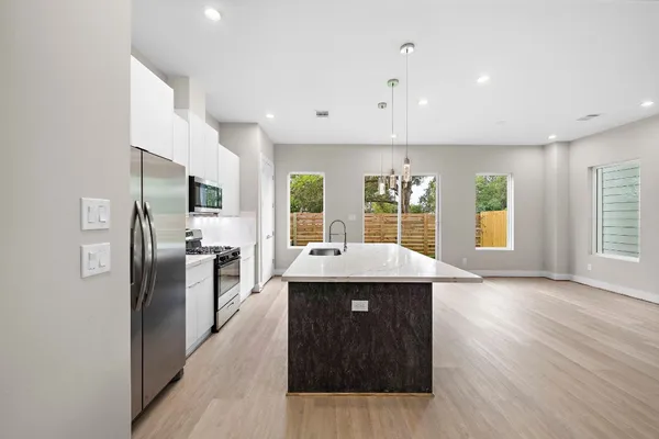 $2,275 | 28G Bucan Street, Unit E, Houston, TX 77076