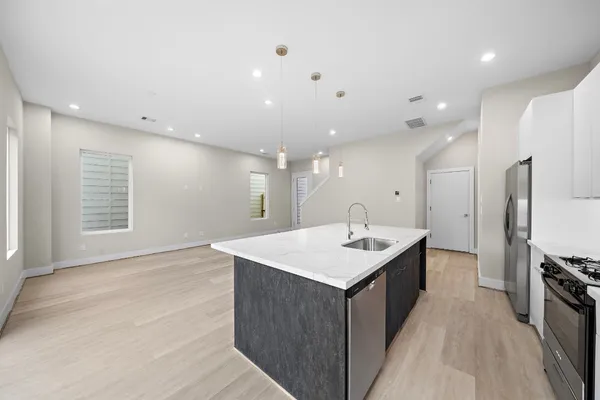 $2,275 | 28G Bucan Street, Unit E, Houston, TX 77076