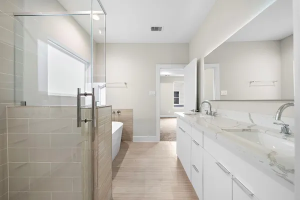 $2,275 | 28G Bucan Street, Unit E, Houston, TX 77076