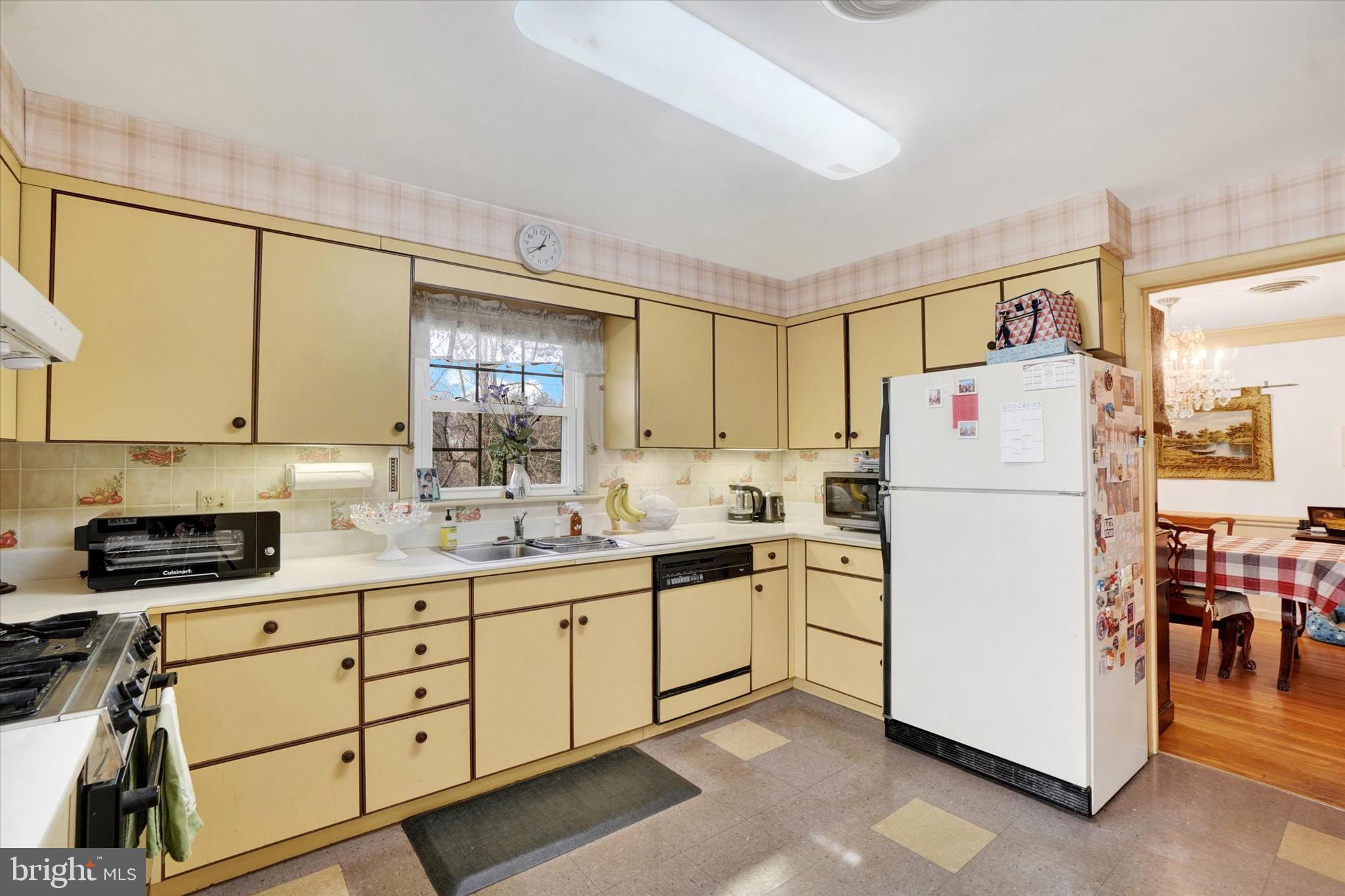 1636 Crestlyn Road York, PA 17403 - Photo 14 of 32