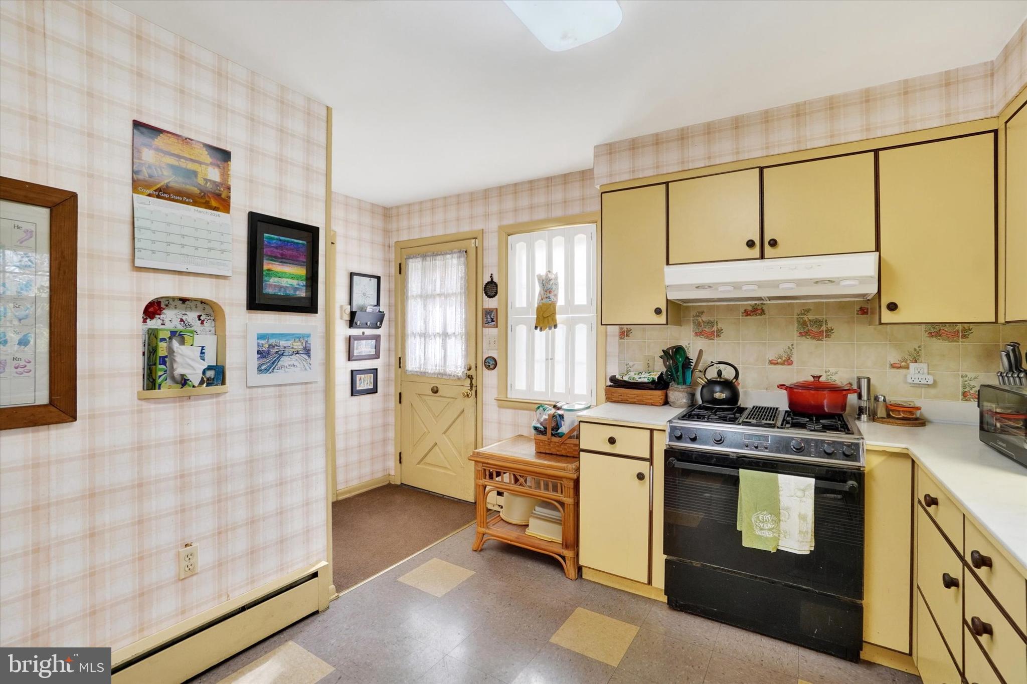 1636 Crestlyn Road York, PA 17403 - Photo 15 of 32