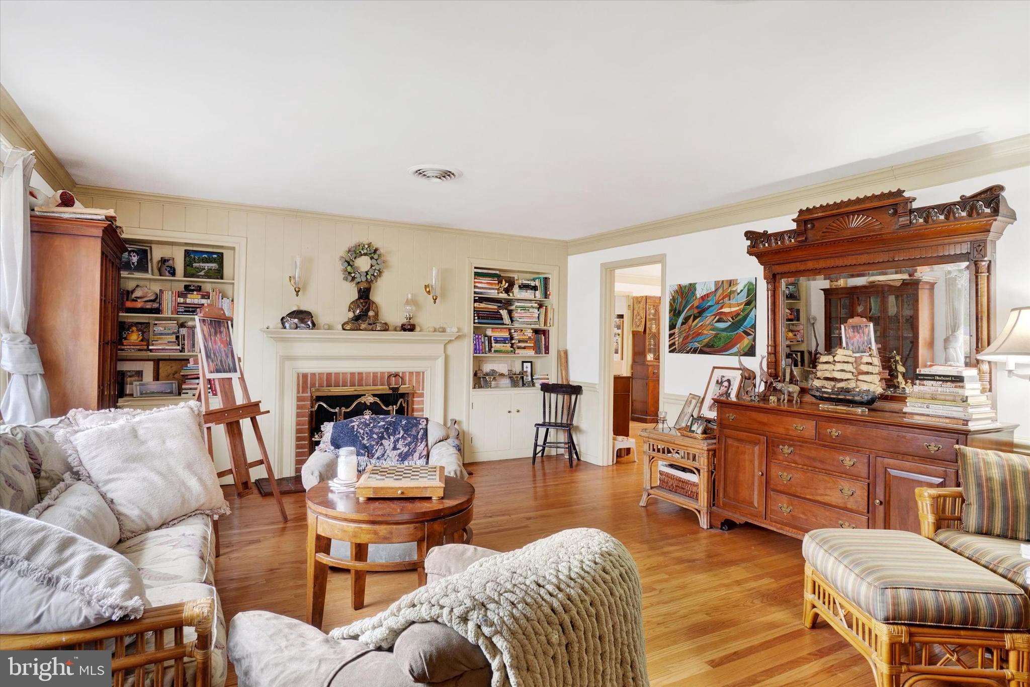 1636 Crestlyn Road York, PA 17403 - Photo 3 of 32