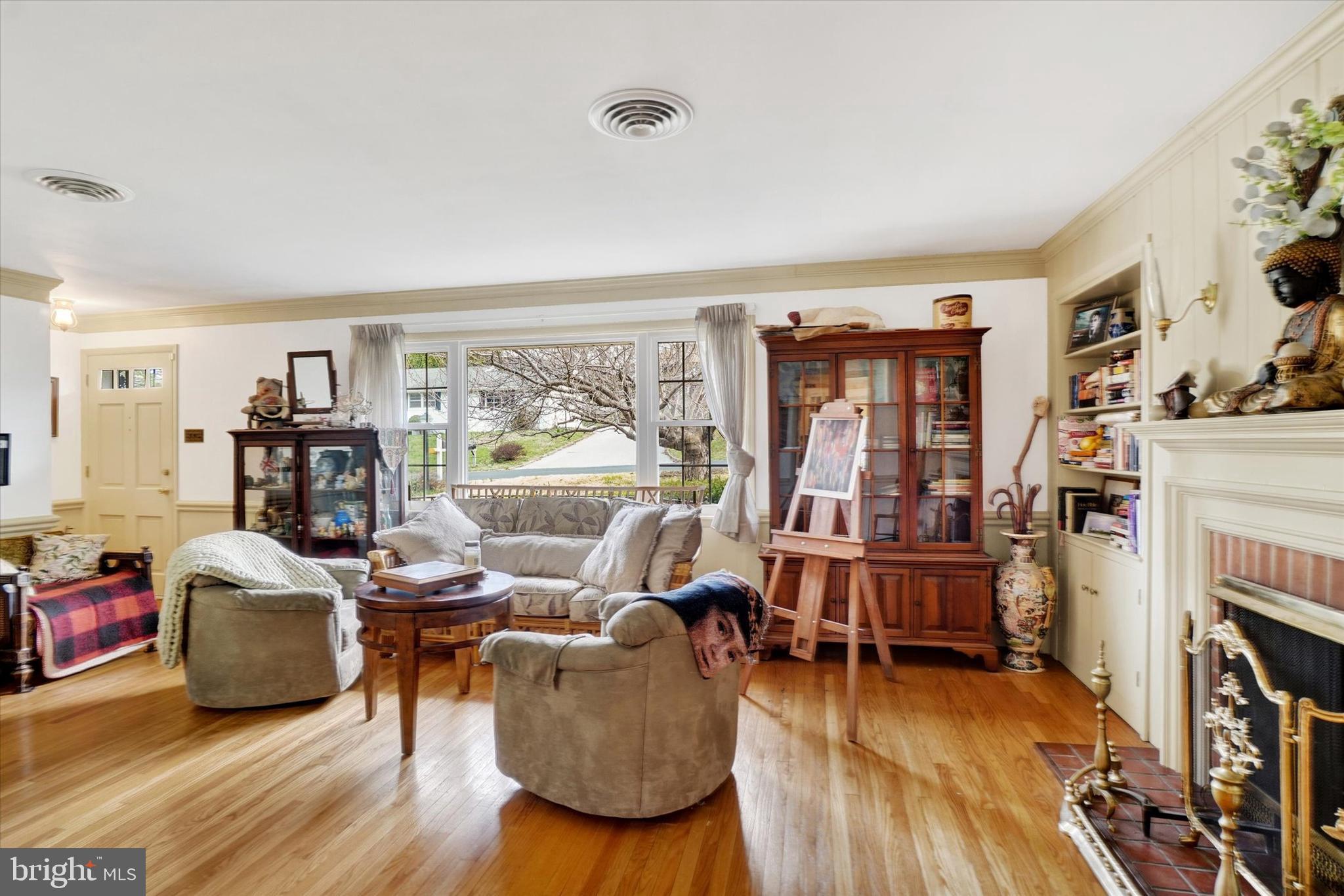 1636 Crestlyn Road York, PA 17403 - Photo 4 of 32