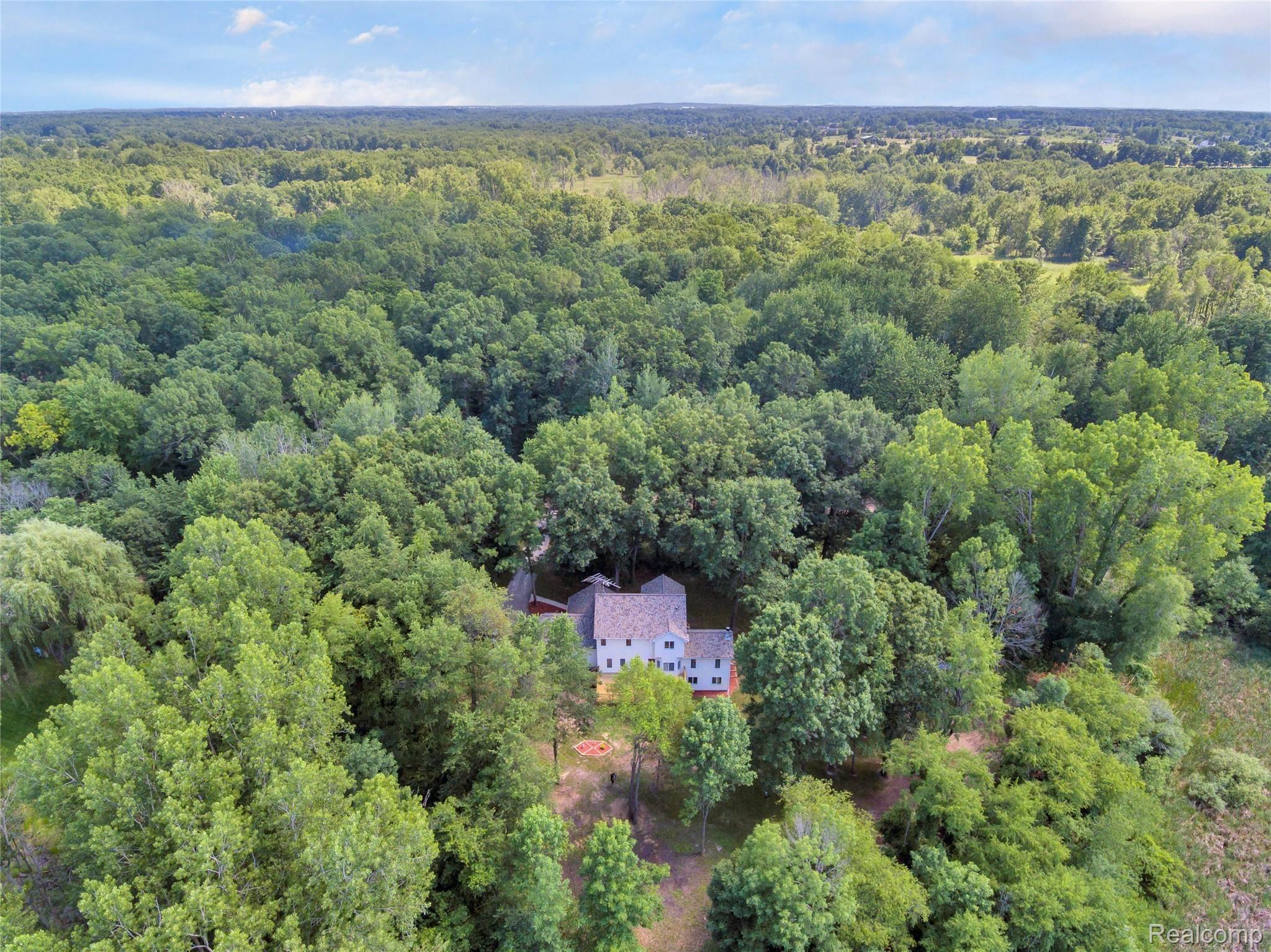 3030 West Allen Road Howell, MI 48855 - Photo 54 of 58 3030 West Allen Drive - HD Drone Photography-55.jpg