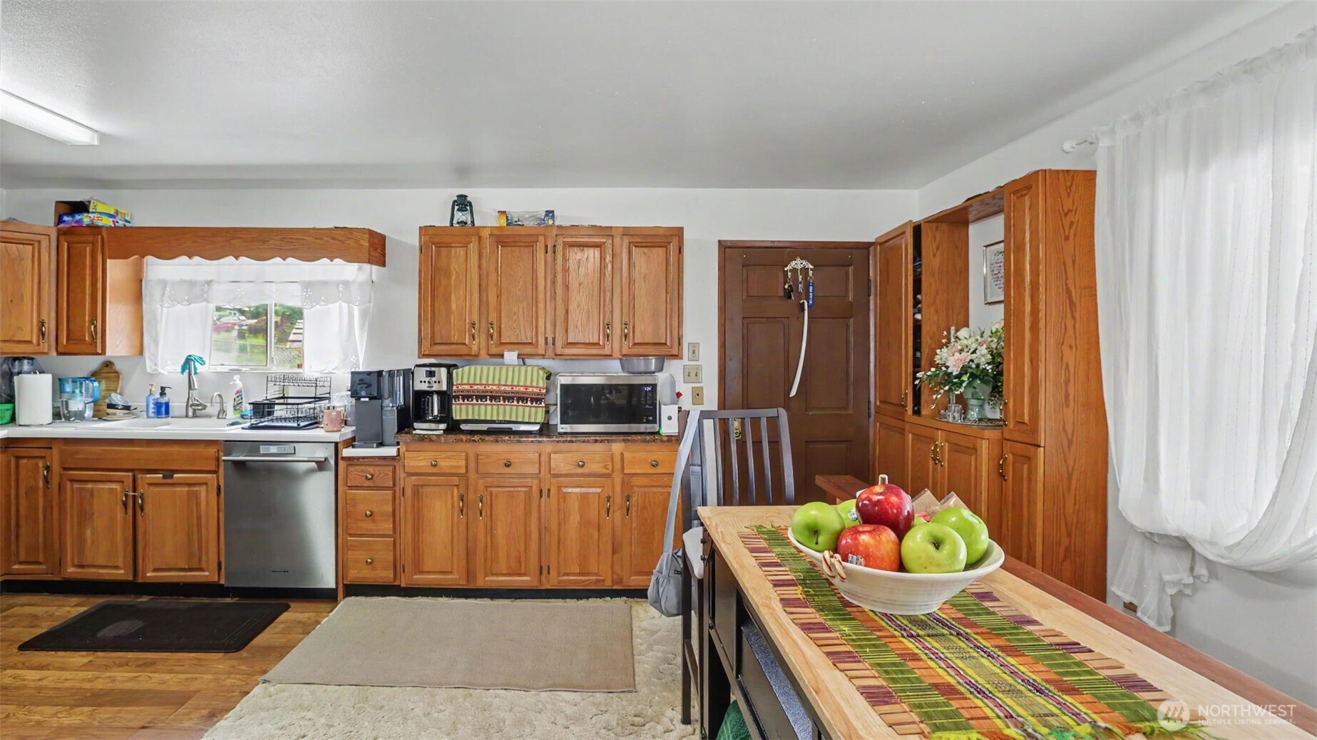 2194 Northeast 8th Place Renton, WA 98056 - Photo 6 of 27
