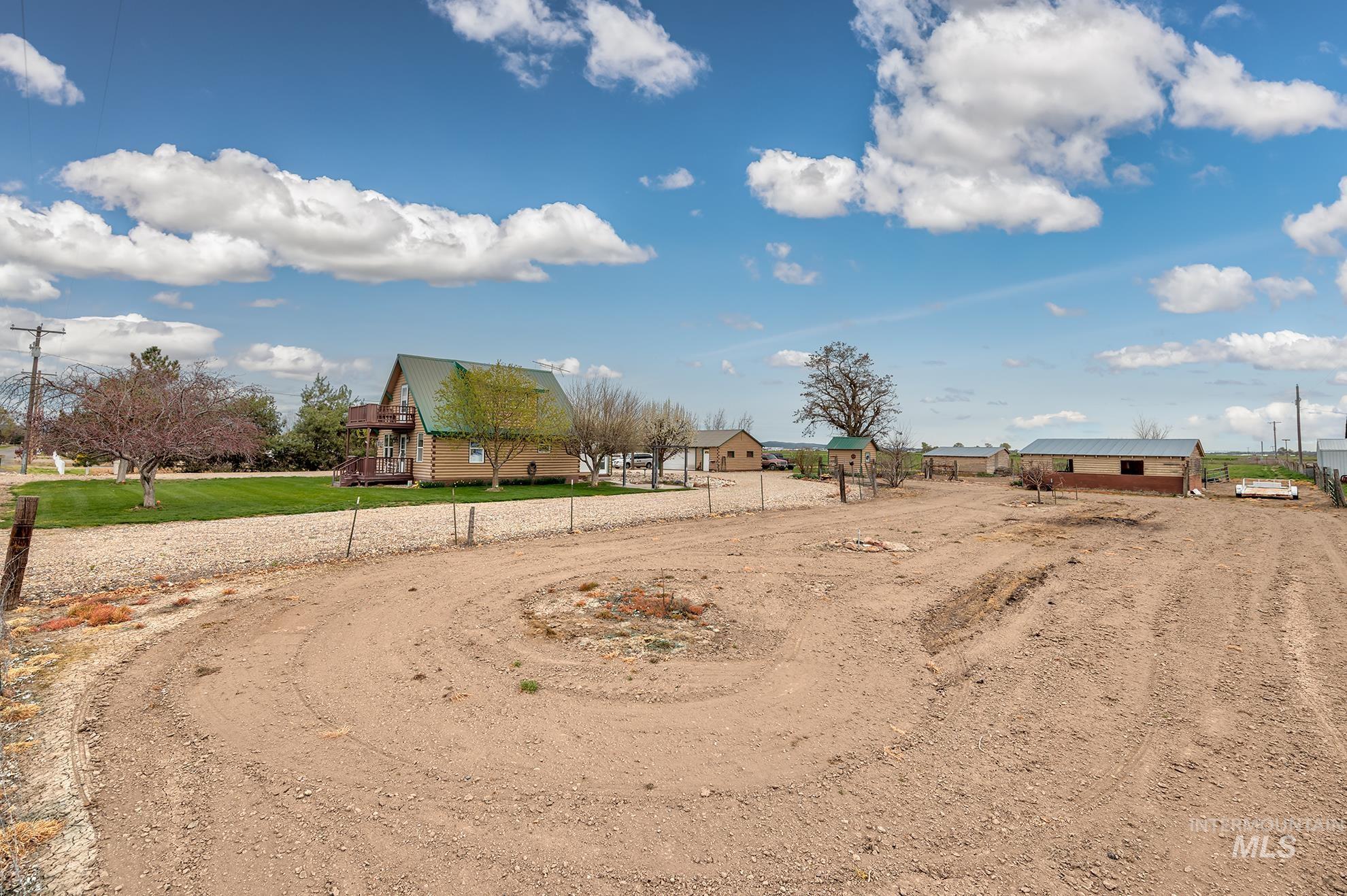 1363 Ross Road Weiser, ID 83672 - Photo 38 of 47 View of green lawn