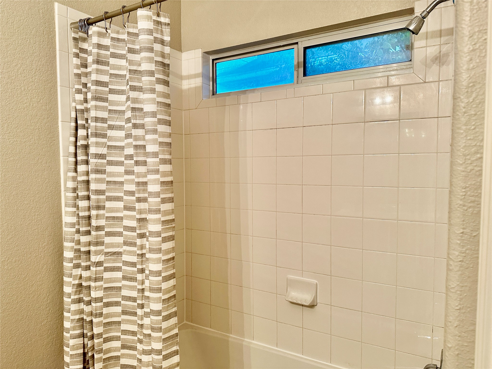 207 Dragon Ridge Road Buda, TX 78610 - Photo 26 of 38 Shower/bath combo