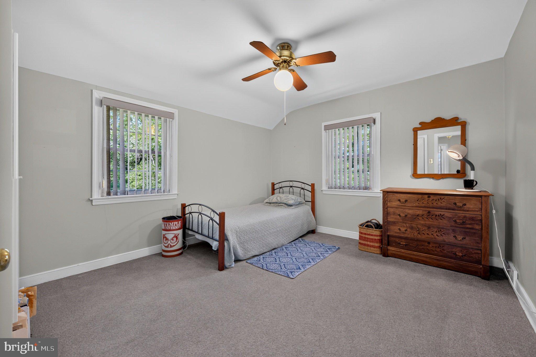 128 Boncouer Road Cheltenham, PA 19012 - Photo 19 of 31 Cozy room with natural light.