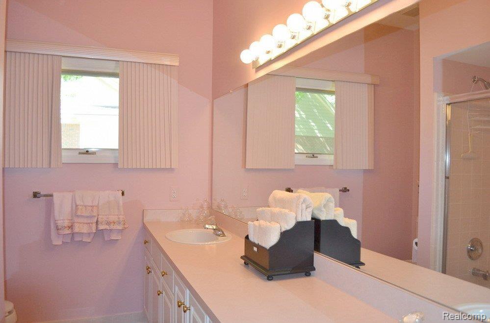1034 Bluebird Drive, Unit 34 Rochester, MI 48307 - Photo 17 of 26 Hall Bathroom W Dual Sinks