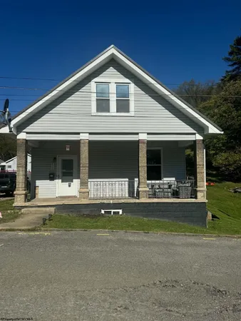 $135,000 | 412 Center Street, Shinnston, WV 26431