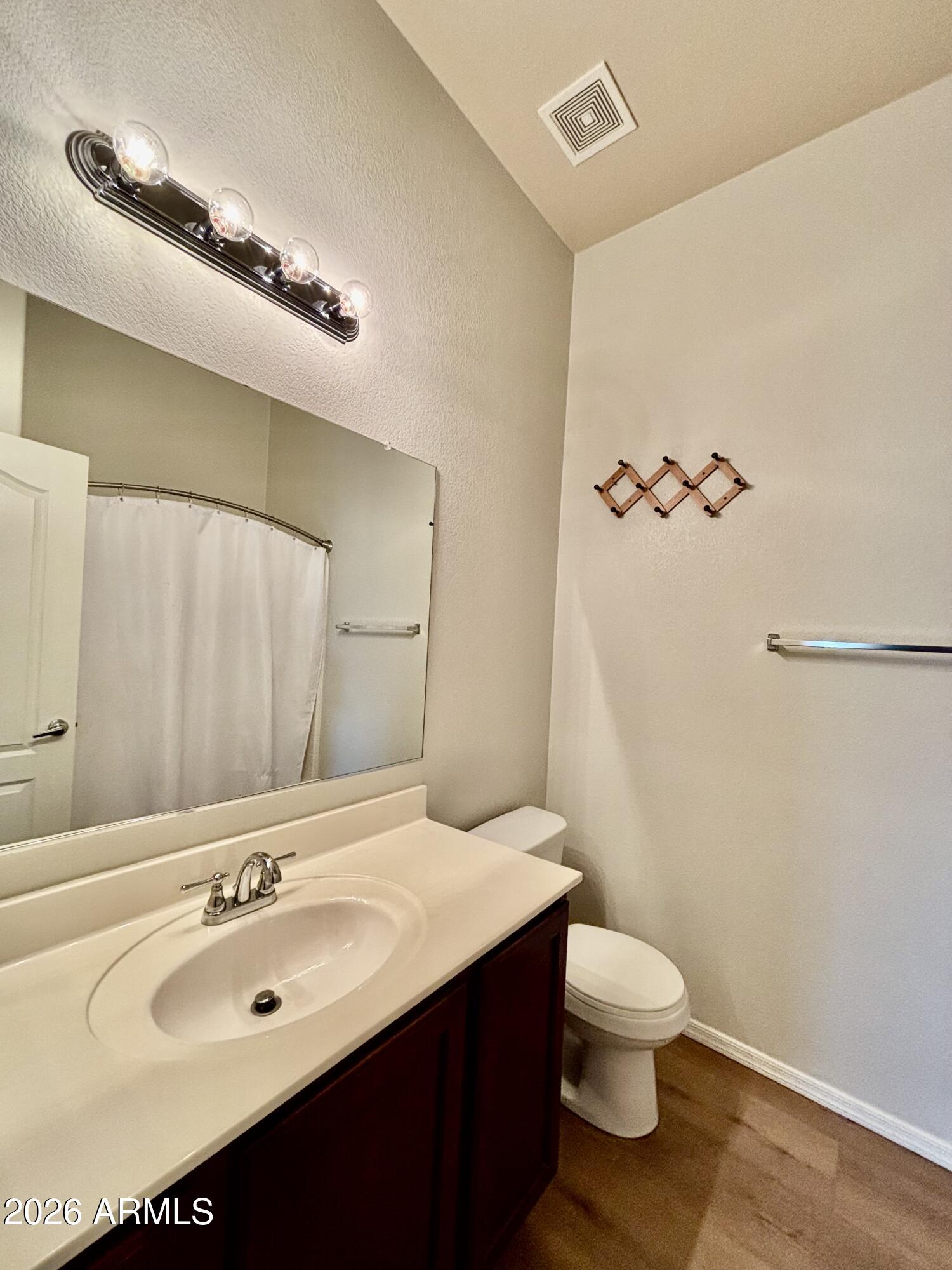 2725 East Mine Creek Road, Unit 1081 Phoenix, AZ 85024 - Photo 18 of 25 HALLWAY FULL BATHROOM
