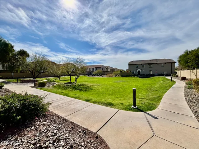 $2,195 | 2725 East Mine Creek Road, Unit 1081, Phoenix, AZ 85024