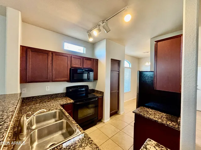 $2,195 | 2725 East Mine Creek Road, Unit 1081, Phoenix, AZ 85024