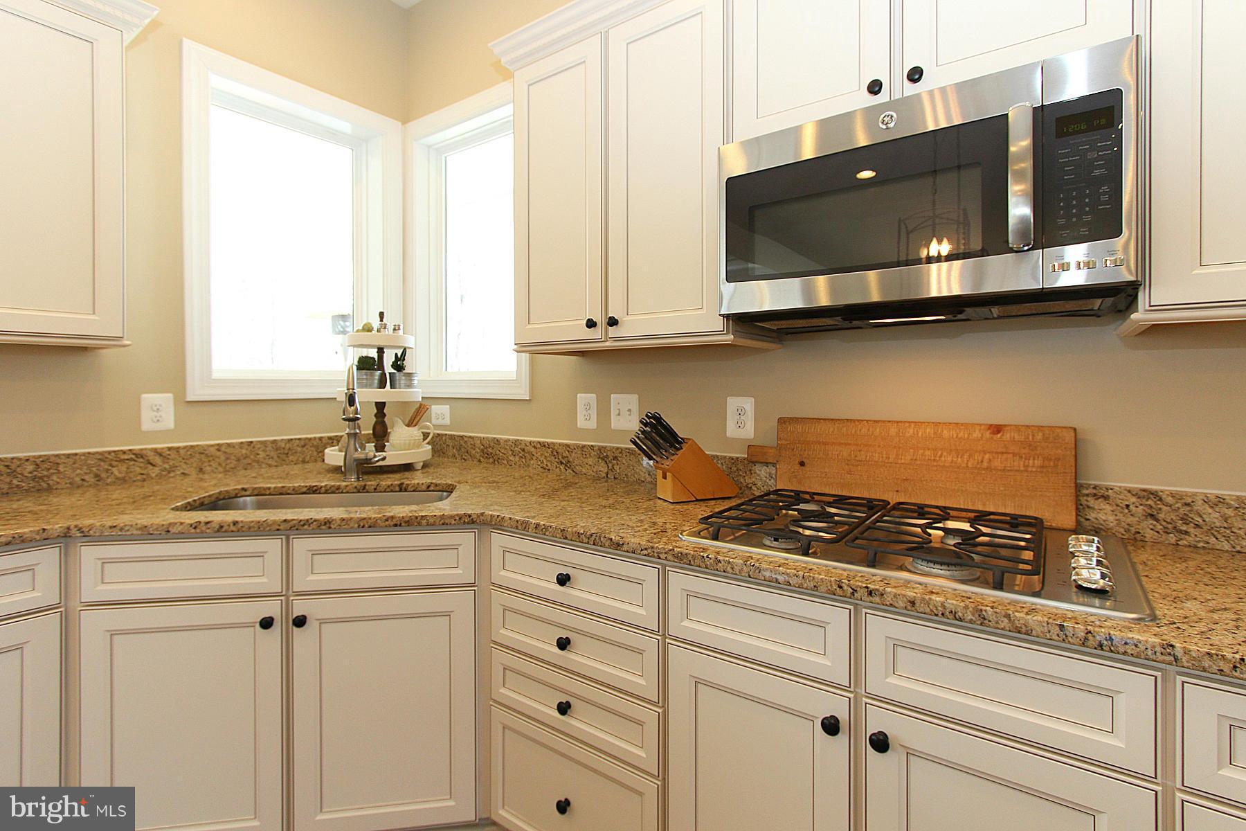 4456 Spring Run Road Warrenton, VA 20187 - Photo 9 of 28 Kitchen w/granite counters