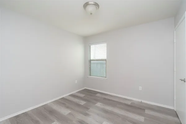 a view of empty room with window