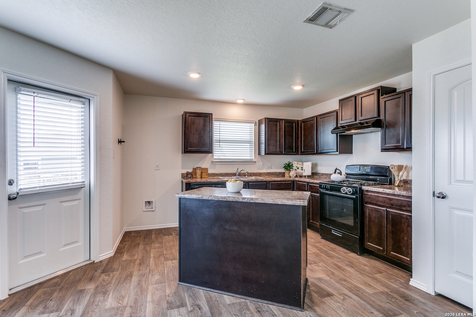 7607 Powder Gorge Converse, TX 78109 - Photo 12 of 25