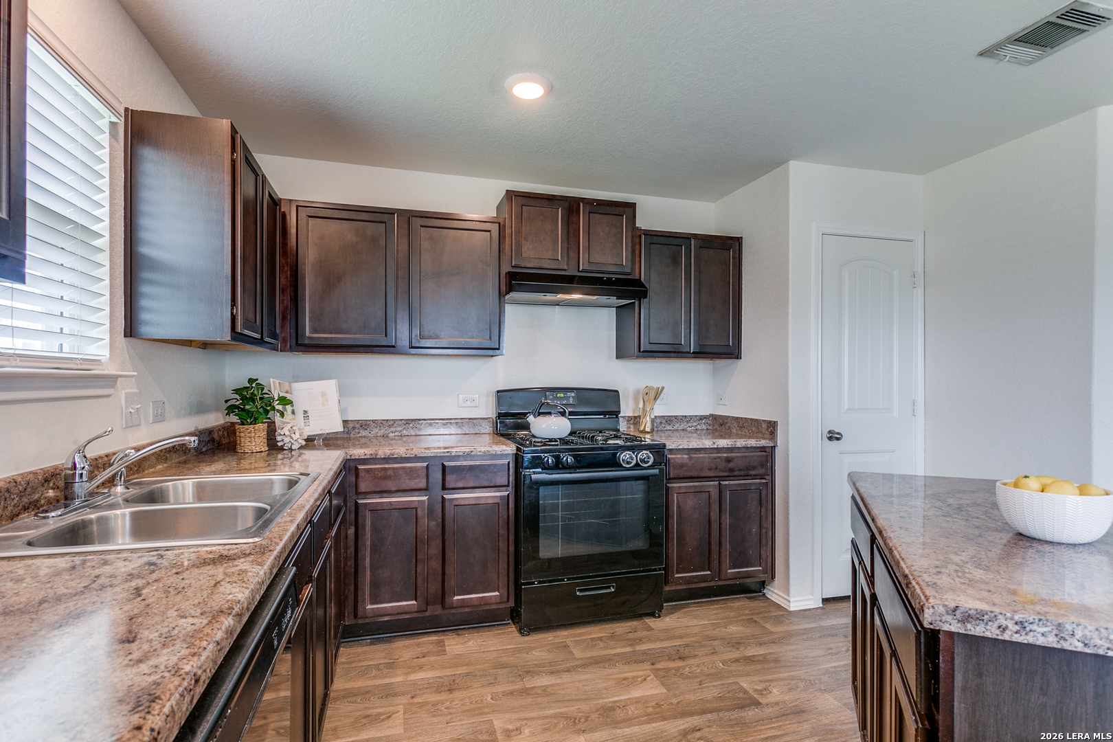 7607 Powder Gorge Converse, TX 78109 - Photo 13 of 25