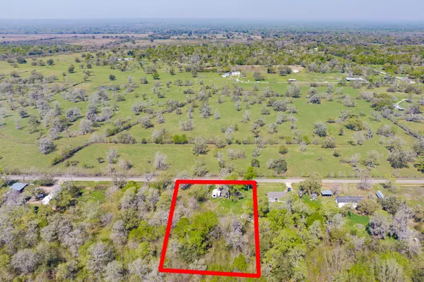 $60,000 | 329 County Road 472, Sweeny, TX 77480
