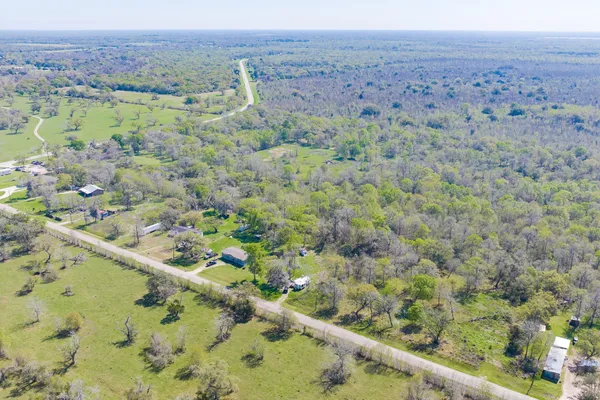 $60,000 | 329 County Road 472, Sweeny, TX 77480