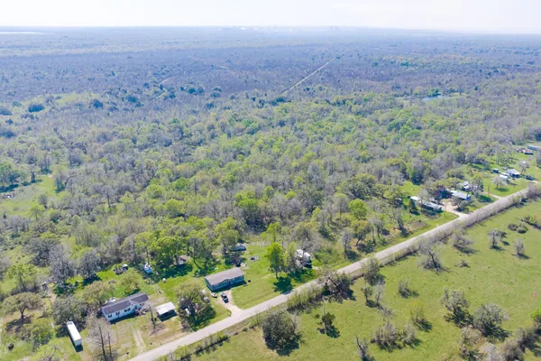 $60,000 | 329 County Road 472, Sweeny, TX 77480