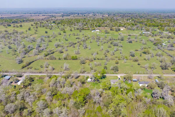 $60,000 | 329 County Road 472, Sweeny, TX 77480