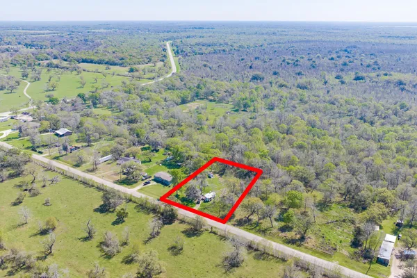 $60,000 | 329 County Road 472, Sweeny, TX 77480