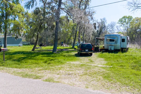 $60,000 | 329 County Road 472, Sweeny, TX 77480