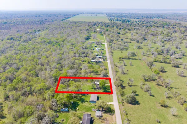 $60,000 | 329 County Road 472, Sweeny, TX 77480