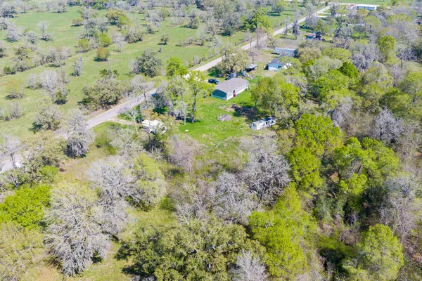 $60,000 | 329 County Road 472, Sweeny, TX 77480