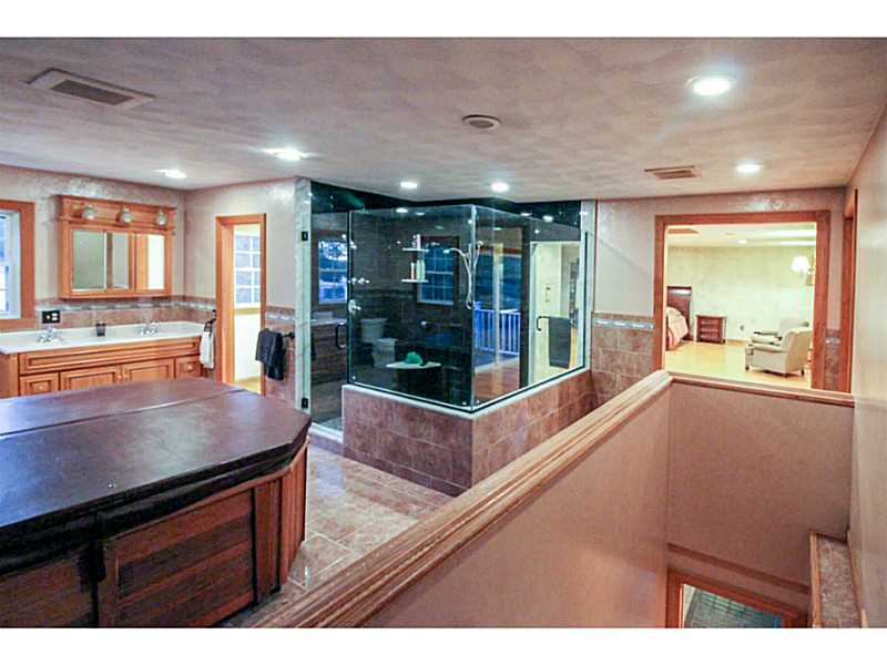 Master Bath/Spa.