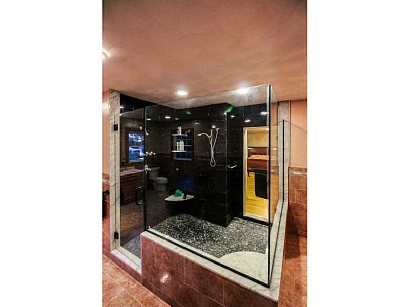 Master Bath/Spa.
