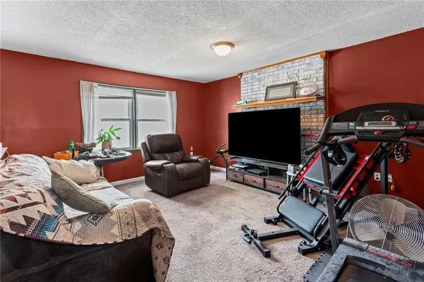 $177,000 | 1405 South Vine Street, Holden, MO 64040