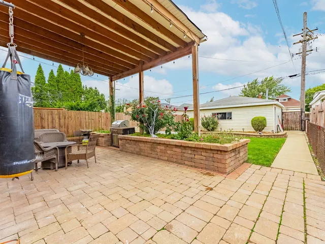 a view of a back yard of the house